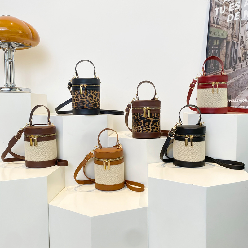 A stylish new large-capacity box-shaped bucket bag with color-blocking and splicing design, a popular single-shoulder crossbody bag for 2025 Application Scenario