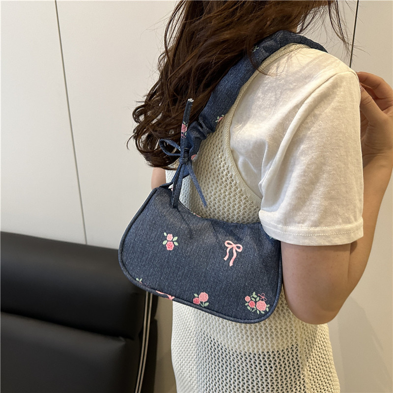 Gentle, sweet and cute floral single-shoulder handbag 2025 with a bow, versatile and fashionable ins pleated crossbody bag details Picture