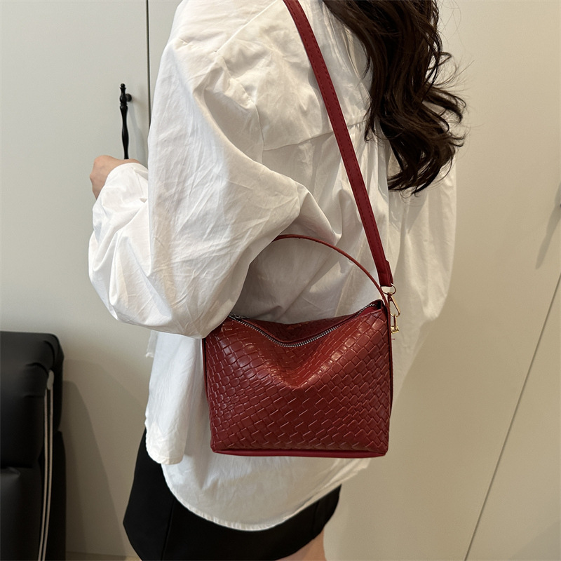 Fashionable woven small square bag, women's crossbody bag, versatile and simple underarm bag, 2025 new style single-shoulder bag, lunch box bag Specification drawing
