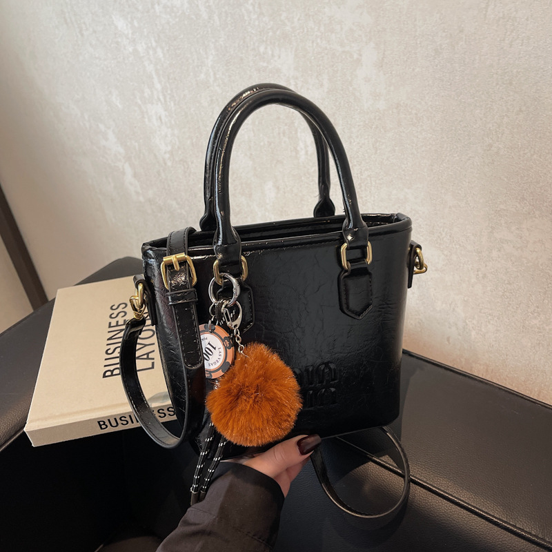 This year, the popular hand-held vegetable basket bucket bag for women in 2025 is a new, fashionable, high-end, light luxury and niche crossbody bag Specification drawing