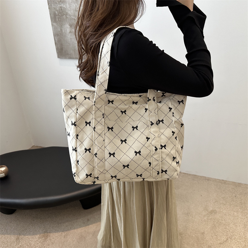 Corduroy trendy bow, stylish diamond-shaped casual single-shoulder bag, autumn fashion trend, simple single-shoulder armpit bag details Picture