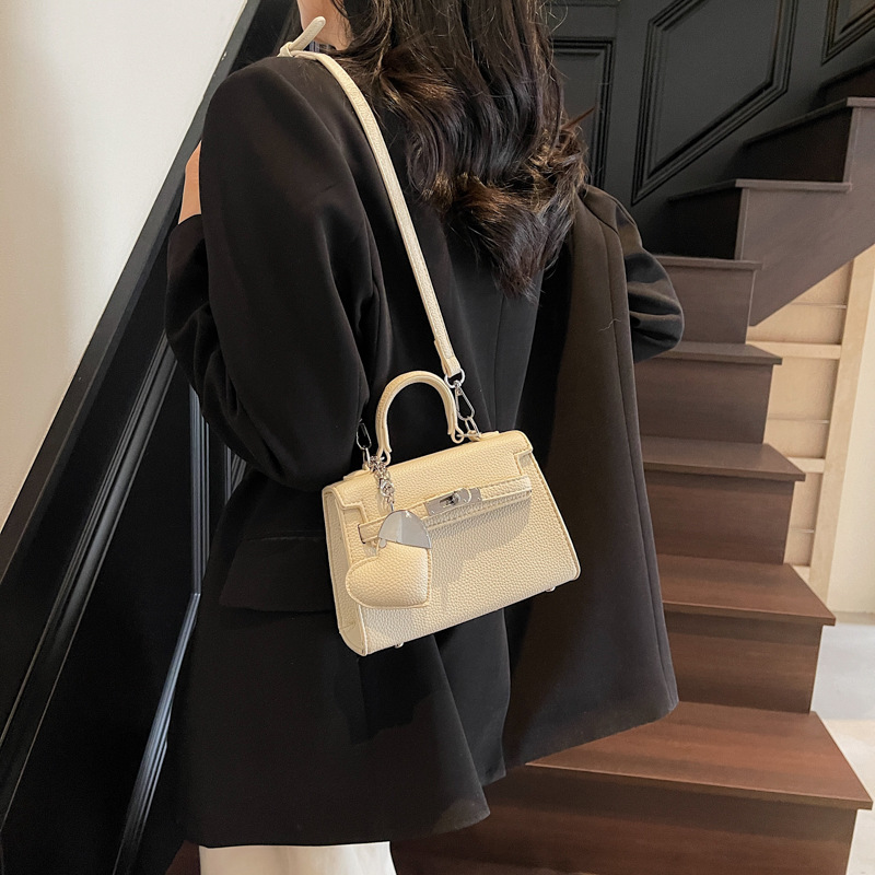 Fashionable and trendy Kelly bag for women 2025 Spring/Summer, a niche design single-shoulder bag with a sense of high-end crossbody details Picture