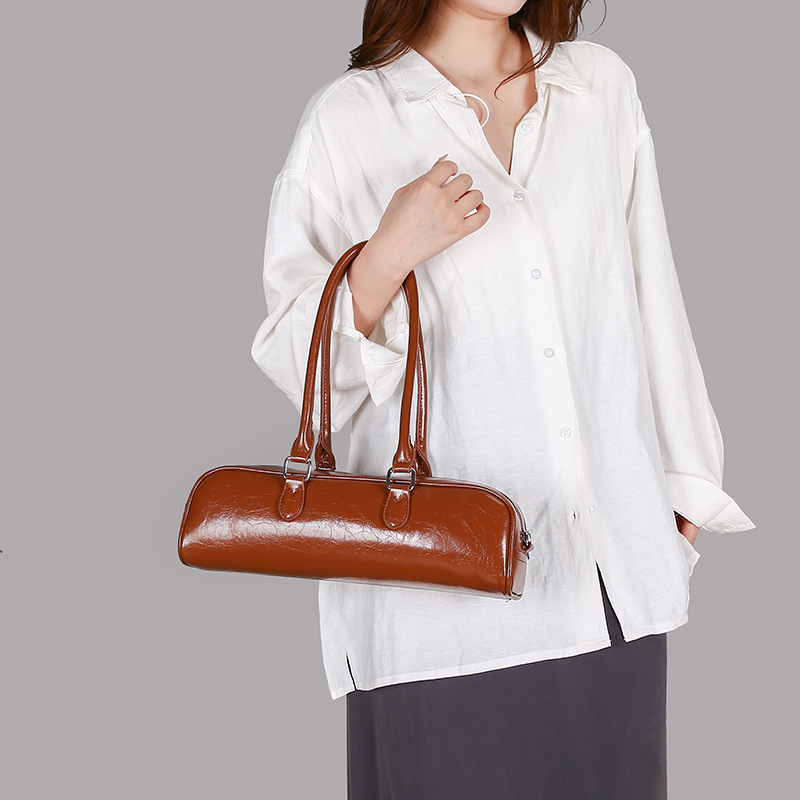 Simple, casual and versatile hand-held underarm bag, Korean niche oil leather baguette bag, mini single-shoulder crossbody bag for women Specification drawing
