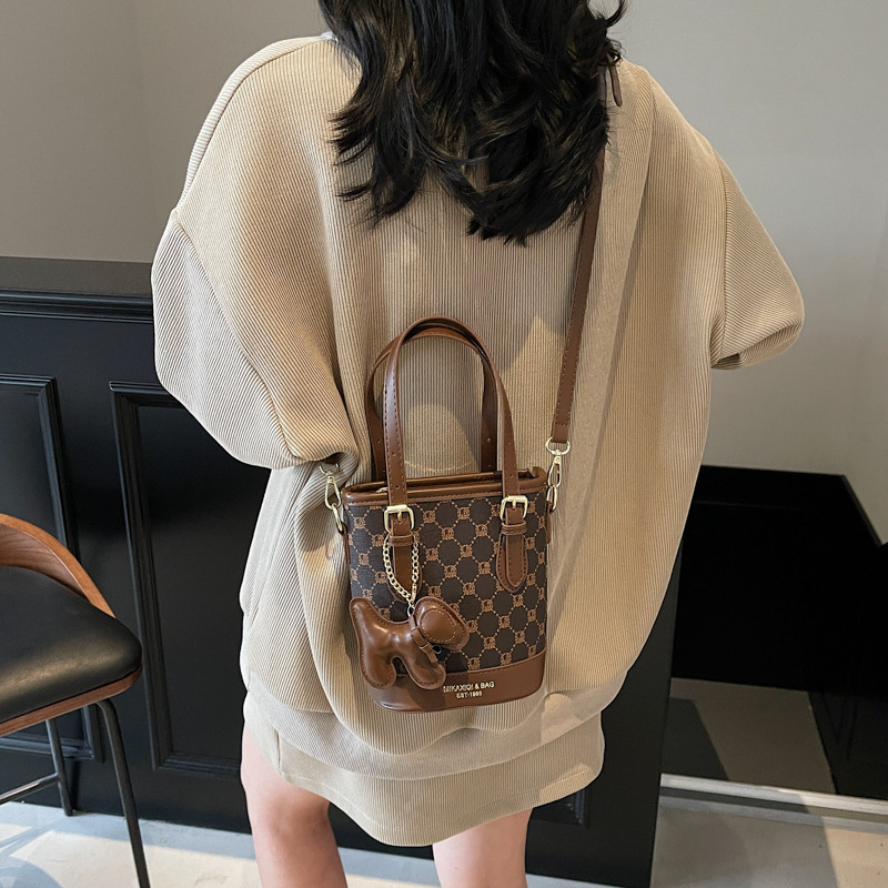 Retro print, fashionable and simple hand-held bucket bag for women, 2025 new style, casual, versatile and high-end single-shoulder crossbody bag Specification drawing