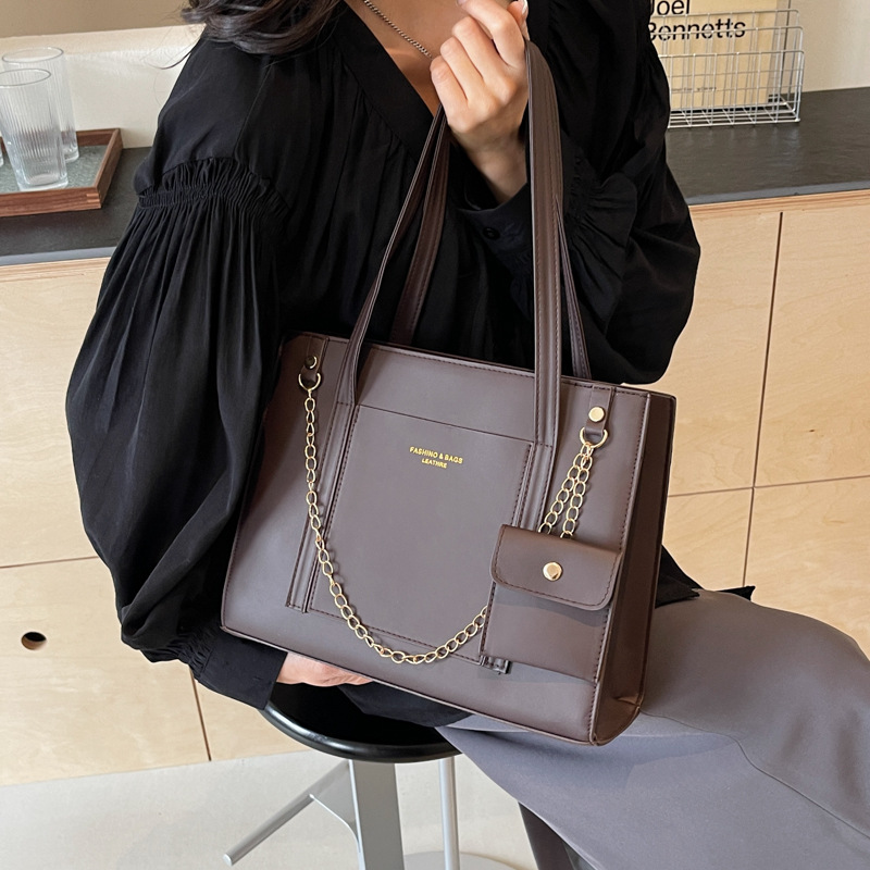 Large-capacity bags for women's summer, 2024 new stylish and high-quality single-shoulder bag, women's chain commuter tote bag details Picture