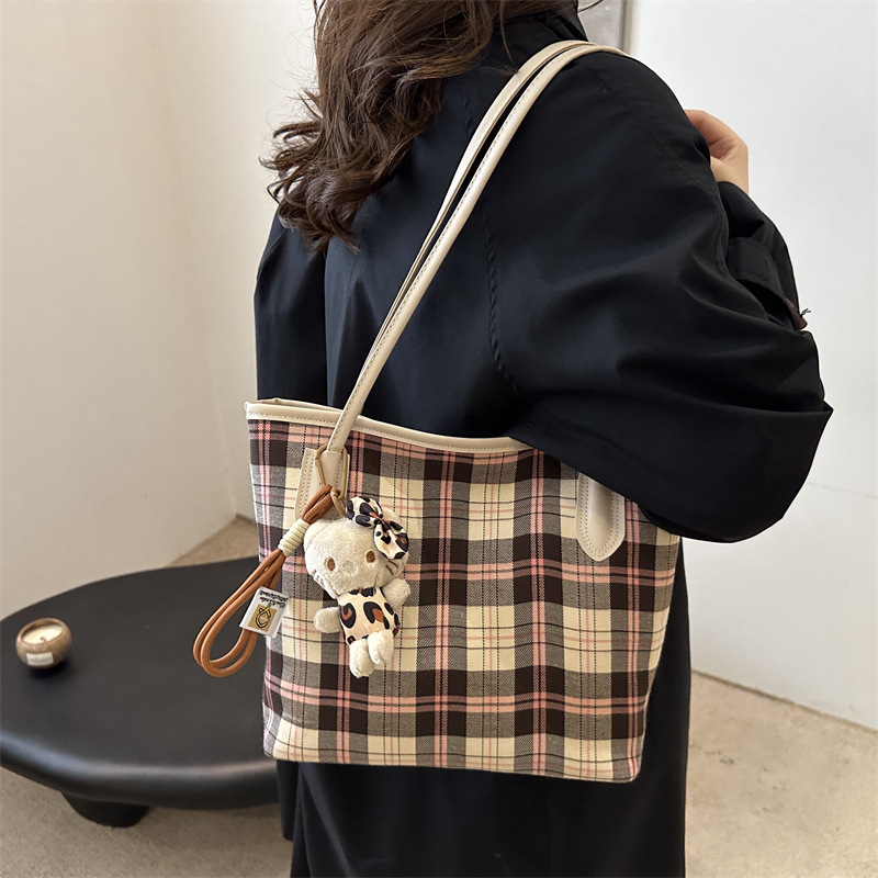 A large-capacity women's 2024 new autumn checkered stylish single-shoulder bag with a niche design and elegant commuting tote bag Specification drawing