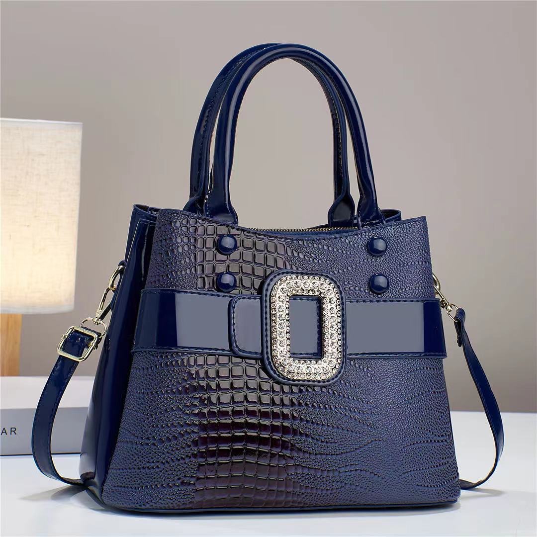 2023 new style spliced shiny leather cross-border large-capacity high-quality women's bag with lizard pattern, large single-shoulder crossbody bag Application Scenario