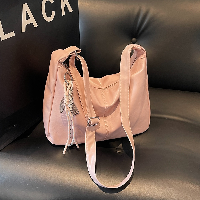 Versatile ins crossbody bag for women 20258, a new trendy retro tote bag, a large capacity single-shoulder bag with a school style for commuting full figure