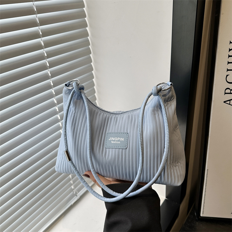Relaxed pleated striped single-shoulder bag for women, large capacity 2025 new casual crossbody bag, tote bag for school and commuting full figure