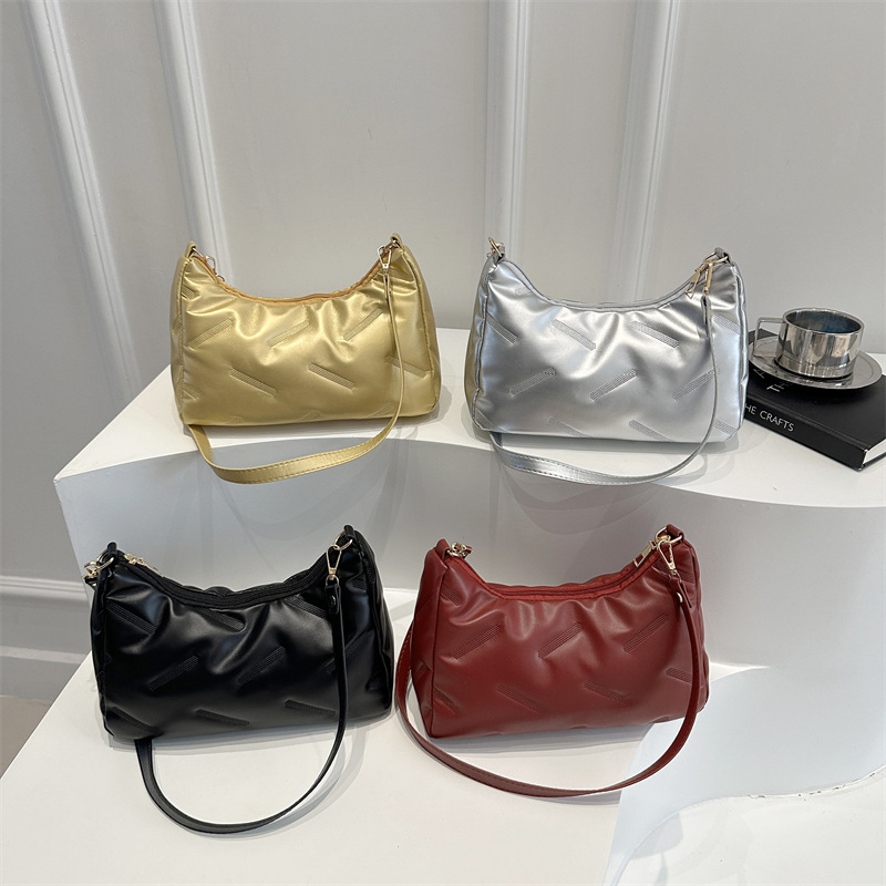 Cross-border bag Women 2025 Spring New Fashionable large-capacity women's bag, simple and stylish underarm single-shoulder bag Application Scenario