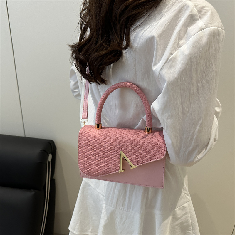 2025 New shiny V-shaped clutch bag, ladies' evening bag, fashionable party evening bag, chain shoulder bag, cross-border Specification drawing