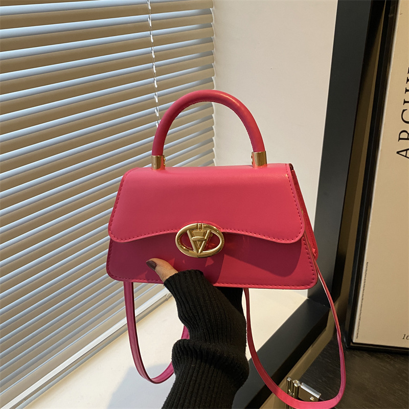 A simple and fashionable 2025 spring women's commuting bag in a solid color, single-shoulder, crossbody and hand-carry small square bag details Picture