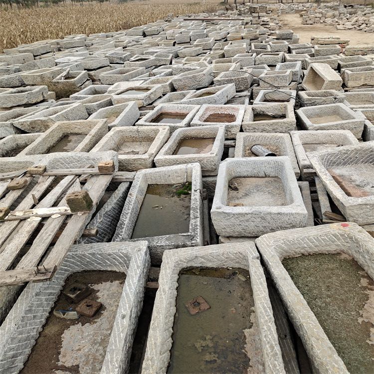 Stone troughs, bluestone flower troughs, old troughs, old bluestone circulating water stone tools, stone troughs for farming, stone basins, pig assemblies, and fish farming full figure