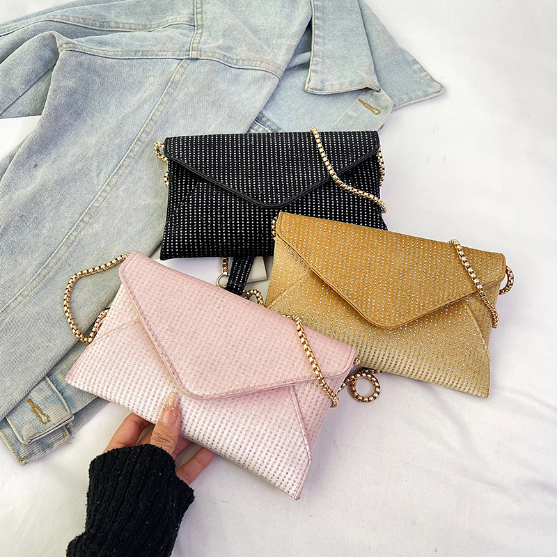 Niche envelope women's bag 2025 Korean style fashionable single-shoulder crossbody bag, underarm women's bag, casual and simple bag Application Scenario