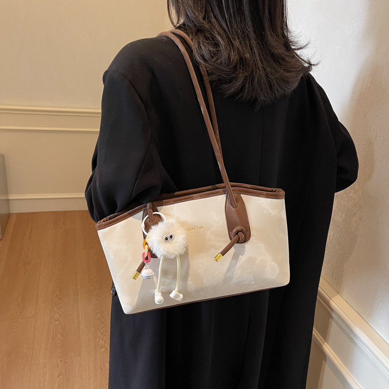 Retro baguette underarm bag for women, 2025 new high-end texture tote bag, trendy and versatile for commuting, hand and shoulder bag full figure