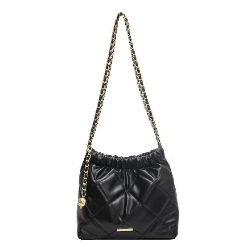 The popular cross-border chain women's bag 2023 new fashionable and casual diamond-patterned commuting single-shoulder bucket bag Item Picture