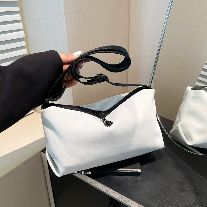 Trendy small bag Women 2025 Spring/Summer New style crossbody bag Women's casual sports single-shoulder bag Versatile dumpling bag full figure