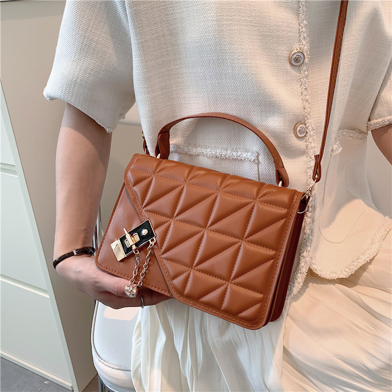 Wholesale of solid color embossed diamond-shaped ins single-shoulder crossbody women's handbags for women in 2022, which are fashionable and versatile details Picture