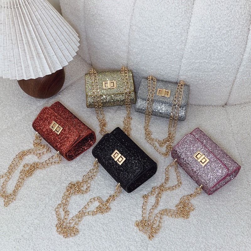A mini shiny diamond handbag with a high-end Korean style, a chain crossbody small bag, and a versatile commuting bag for women Application Scenario