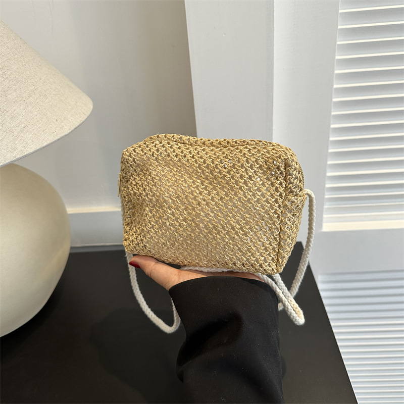 Summer mini hand-woven bag for women 2025 New style, trendy and fresh, country-style crossbody straw woven bag, small square bag full figure