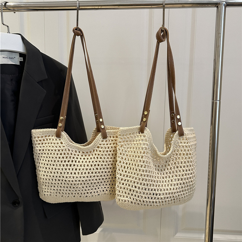 New versatile Korean-style single-shoulder straw woven bag, summer hand-woven bag, large-capacity tote bag, women's beach bag Application Scenario