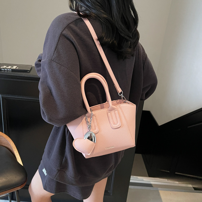 2025 New niche design solid color single-shoulder crossbody bag for women, high-end commuting, lychee pattern hand-held bucket bag for women details Picture