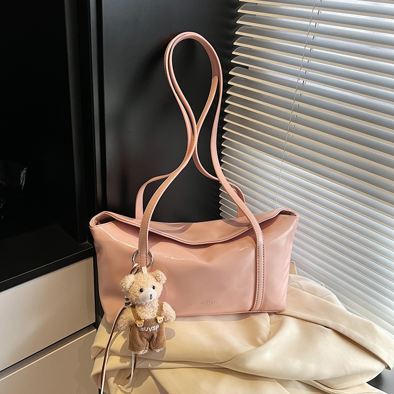 A simple and niche design, oil-wax leather French single-shoulder underarm bag for women 2025, a new large-capacity, versatile commuter bag details Picture