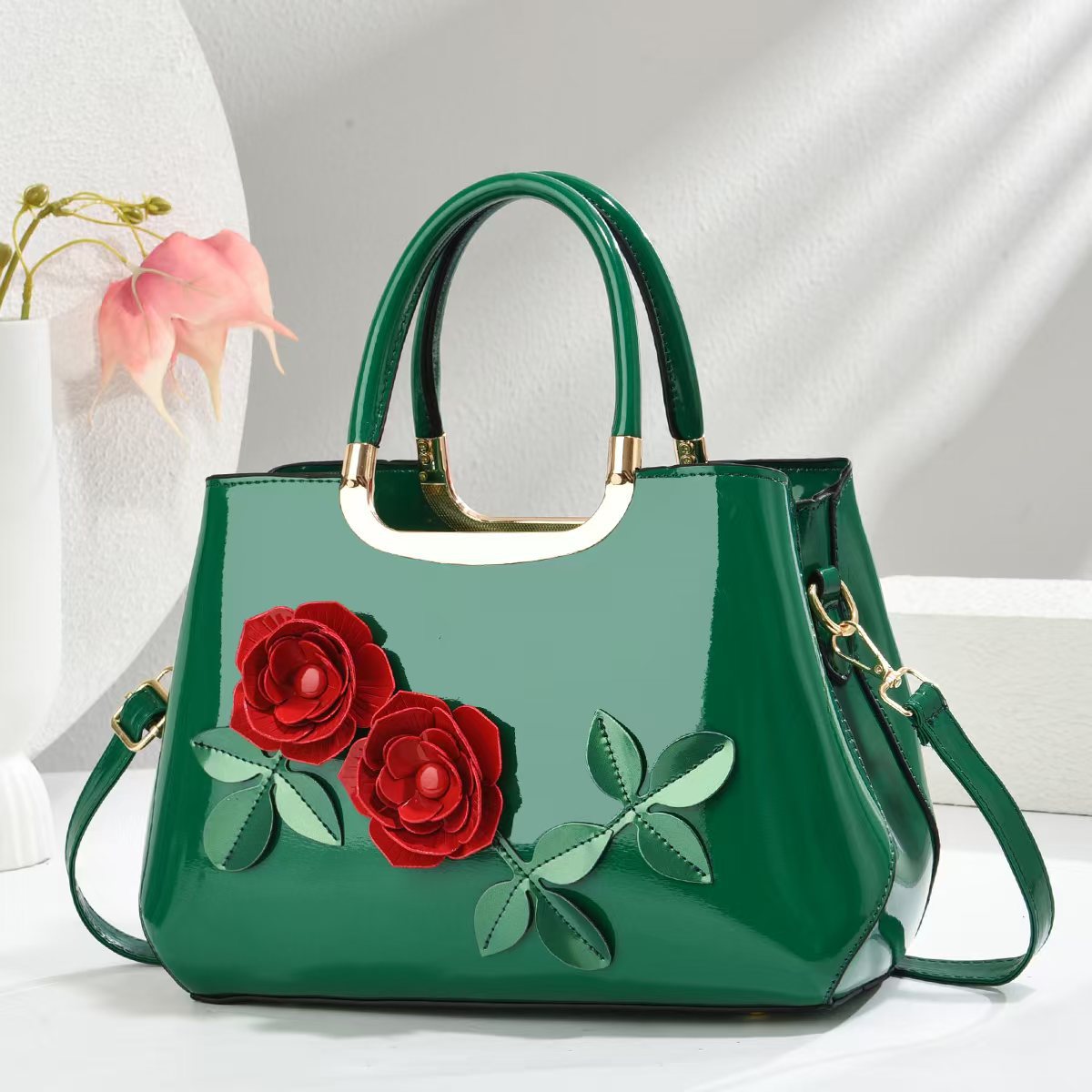 New style bag 2025, new lacquered fashionable handbag, elegant middle-aged mom bag, high-end flower women's bag details Picture