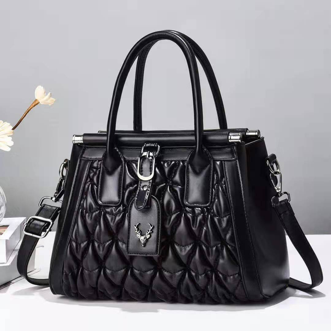 2022 New style of foreign trade pleated handbag, cross-border large-capacity, candy-colored single-shoulder hand-carry Korean version women's bag, large bag full figure