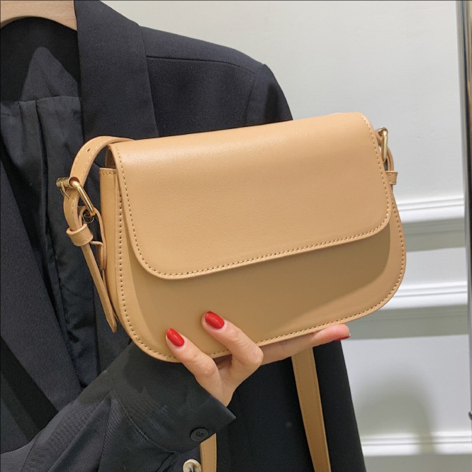 2025 New Korean-style fashionable, casual and trendy small square bag for women, with a high-end look. Solid color, versatile and stylish single-shoulder crossbody bag full figure