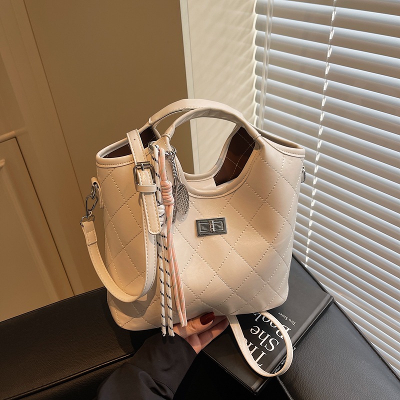 Retro bag with large capacity for women, 2025 new model, niche design, single-shoulder crossbody bag, diamond-shaped, versatile commuter mother-and-child bag Specification drawing
