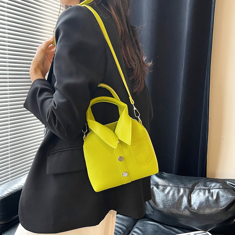 Korean-style niche and individualistic design handbag, a new fashionable and casual shirt bag for women in 2025, a simple and trendy crossbody bag details Picture