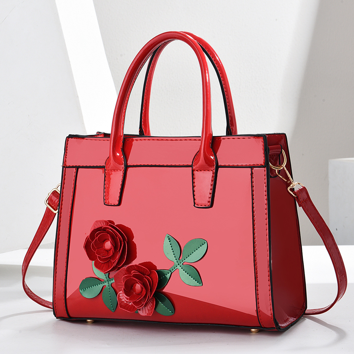 New Women's 2025 new patent leather fashionable handbag, elegant middle-aged mom bag, high-end women's crossbody bag Application Scenario