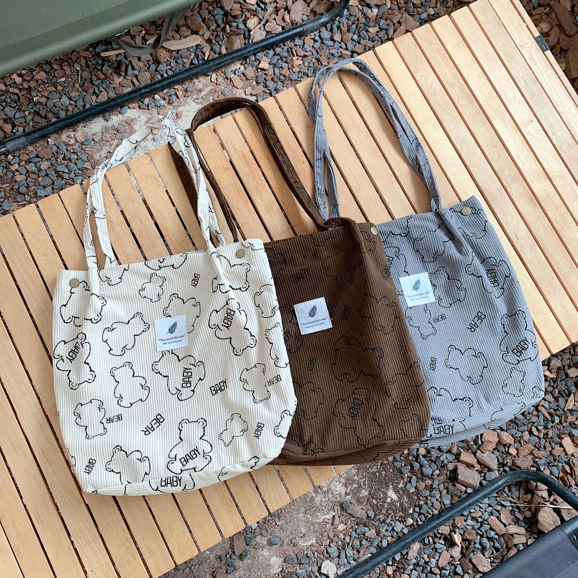 012174 Autumn Cartoon single-shoulder bag, new Japanese bear corduroy student class bag, cute canvas bag Specification drawing