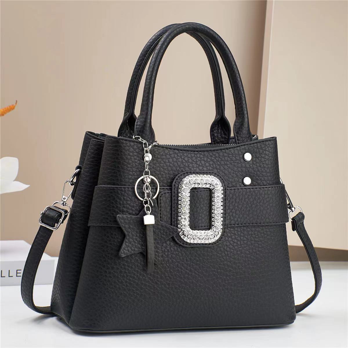 A best-selling crossbody bag for women, a trendy large handbag, a versatile new spring collection for 2024, from a manufacturer specializing in foreign trade for ladies full figure