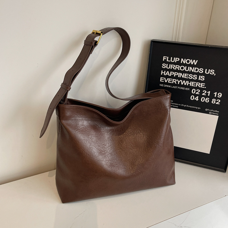 A simple and large-capacity bag for women, a new 2024 trendy Korean style single-shoulder crossbody bag, a versatile college student class bag details Picture