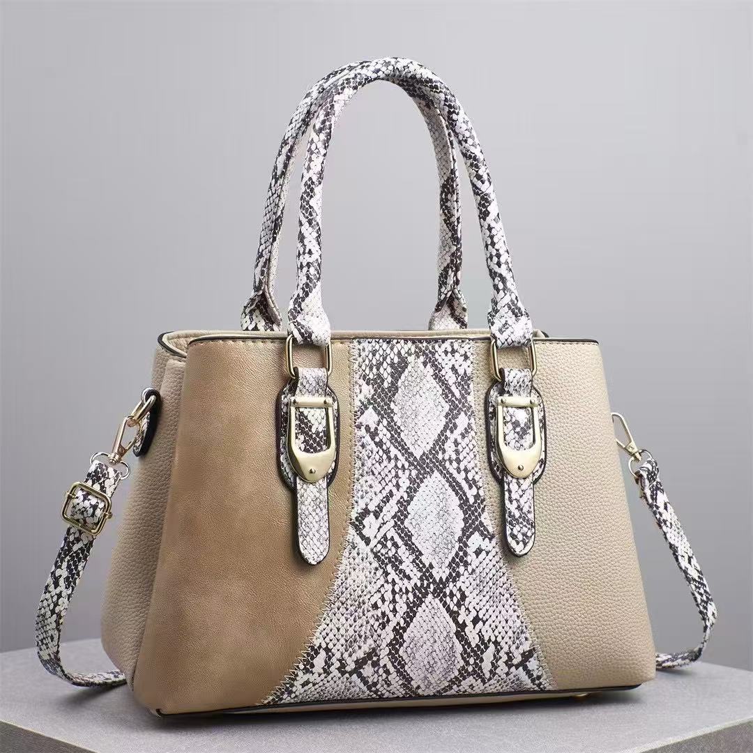The 2025 crossbody bag is a stylish lady's bag and a middle-aged mother's bag. It's a bestseller and a new summer fashion handbag that goes well with one shoulder Specification drawing