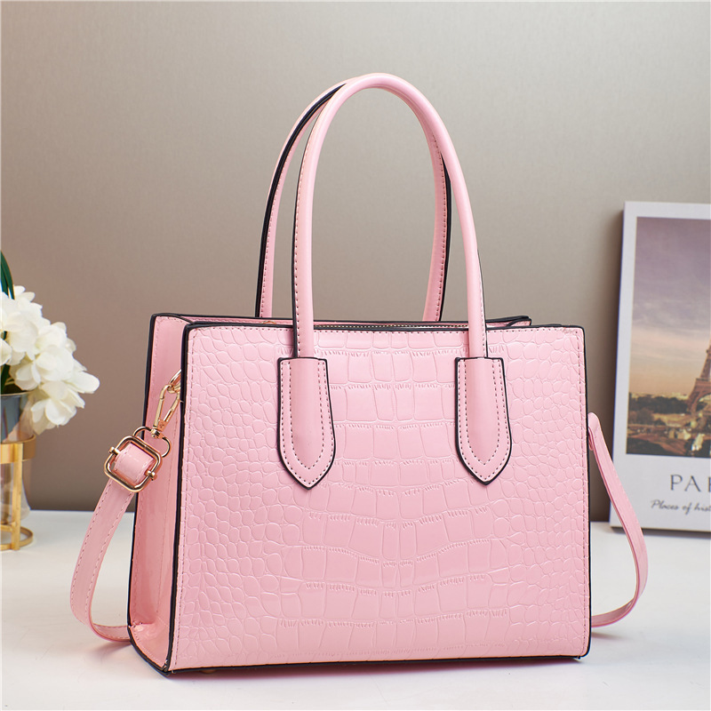 A new large-capacity single-shoulder handbag from an export-oriented manufacturer as a gift for women. It's a trendy and fashionable single-shoulder bag for 2024, available for crossbody wear details Picture