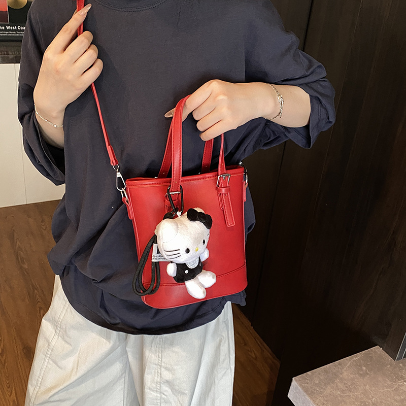 The 2025 new niche design hand-held bucket bag is a fashionable and versatile commuter single-shoulder bag with a solid color and a stylish crossbody bag Specification drawing