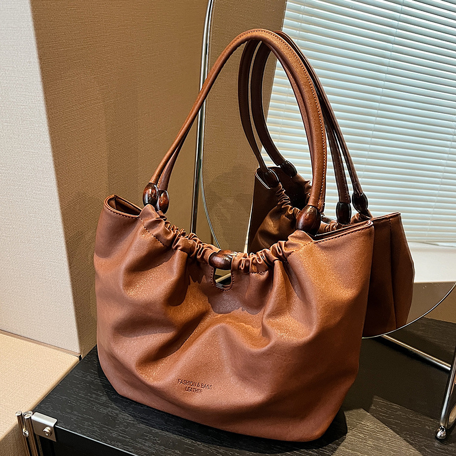 Fashionable pleated large-capacity tote bag for women 2024 new style simple and casual single-shoulder bag for work and commuting women full figure