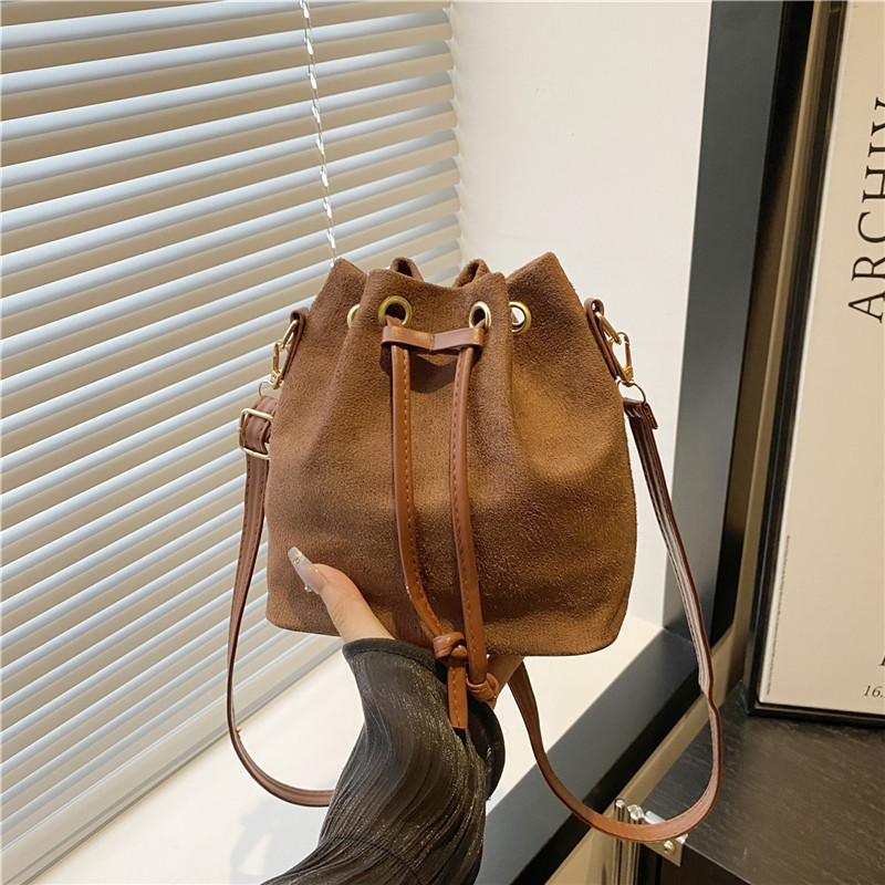 Drawstring handbag for women, 2025 new style versatile ins Korean single-shoulder crossbody bag, stylish and simple bucket bag full figure