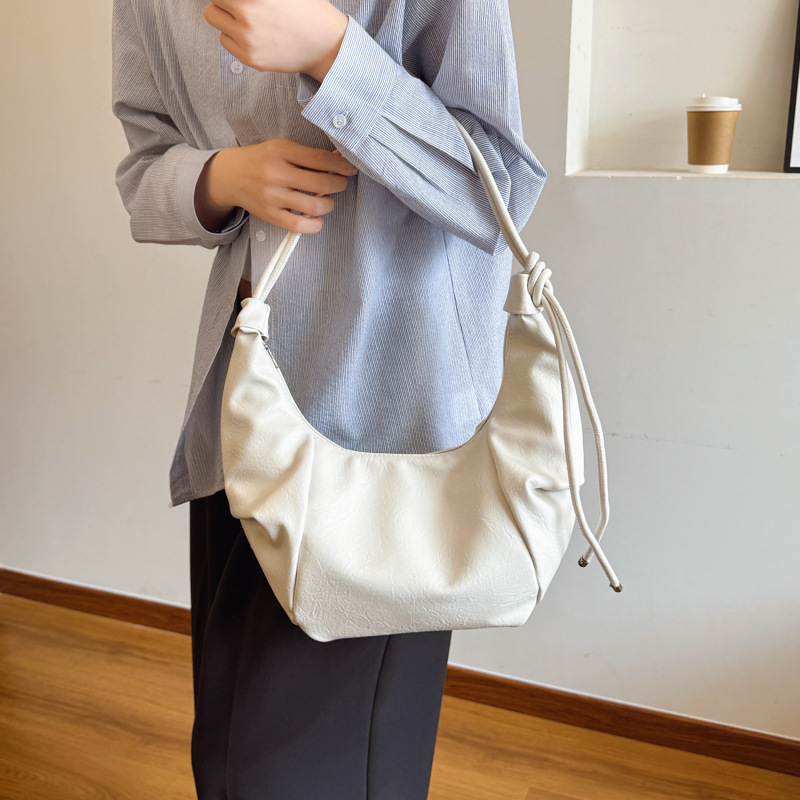 A unique retro patchwork dumpling bag for women, a new spring/Summer 2025 trendy and fashionable large-capacity single-shoulder crossbody bag details Picture