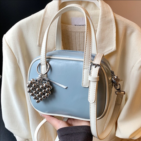 Cross-border trendy and stylish hand-held pillow bag for women, 2025 new Korean style fashionable single-shoulder bag, niche design crossbody bag full figure