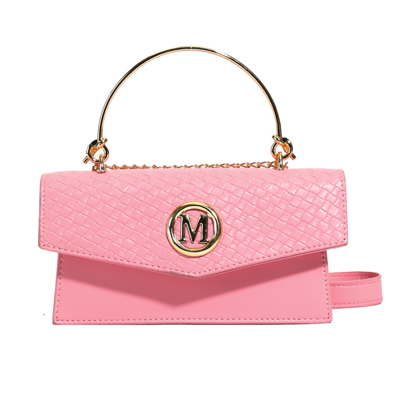The new French fashion flip-top bag for Spring/Summer 2025 exudes a high-end feel. It is a small square bag with a contrasting color woven fabric that can be carried diagonally across the shoulder Item Picture