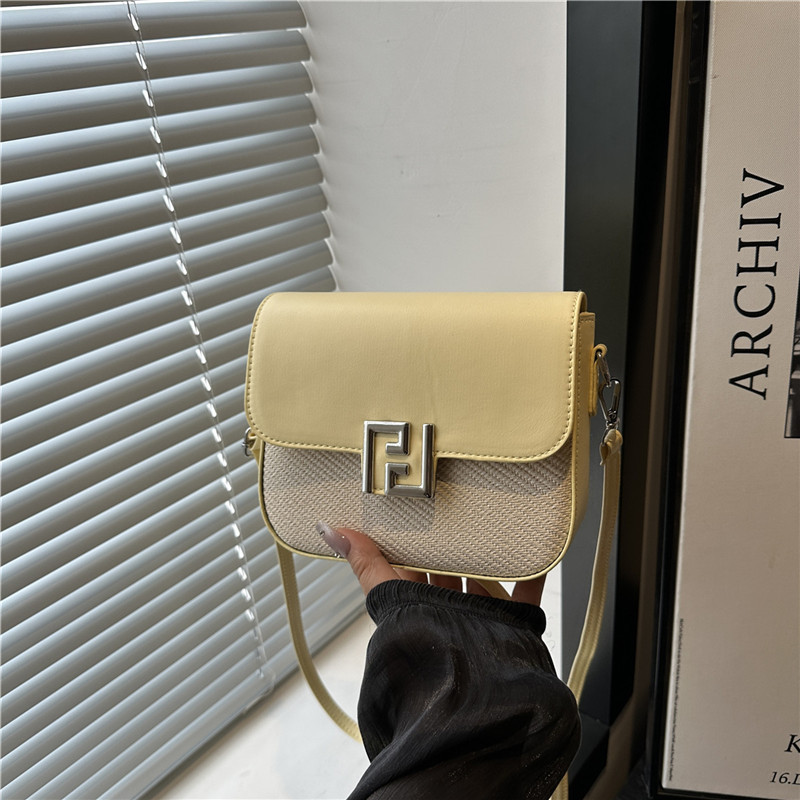 A new cross-border women's bag with an ins style, Korean-style fashionable small square bag, a casual and high-quality single-shoulder bag, and a versatile and elegant crossbody bag full figure
