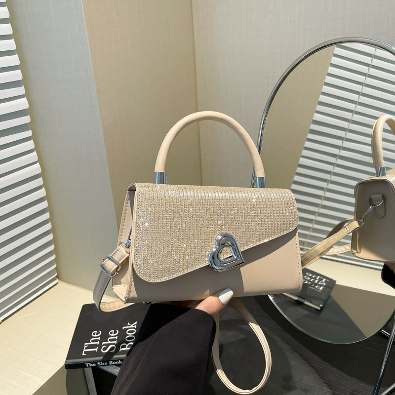 New European and American dinner style, stylish 2025 patchwork summer large-capacity ladies' heart-shaped decoration hand-held crossbody small square bag full figure