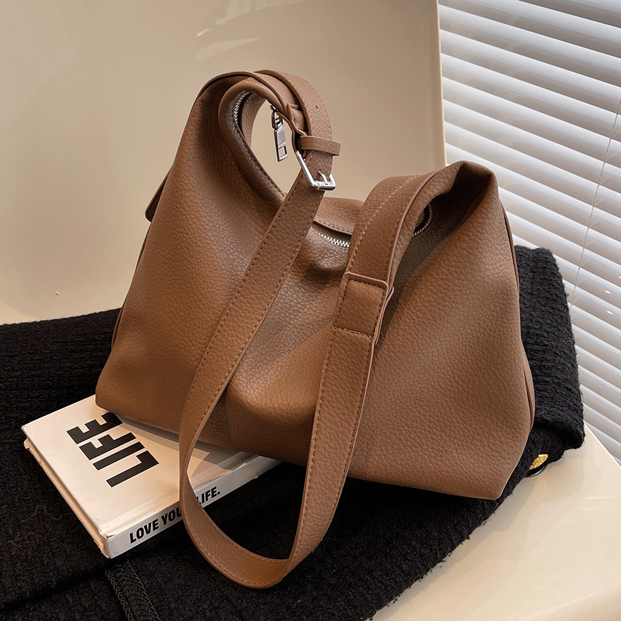 Large-capacity women's 2024 new trendy single-shoulder bag, solid-color fashionable women's bag, high-end commuting crossbody bag for work full figure