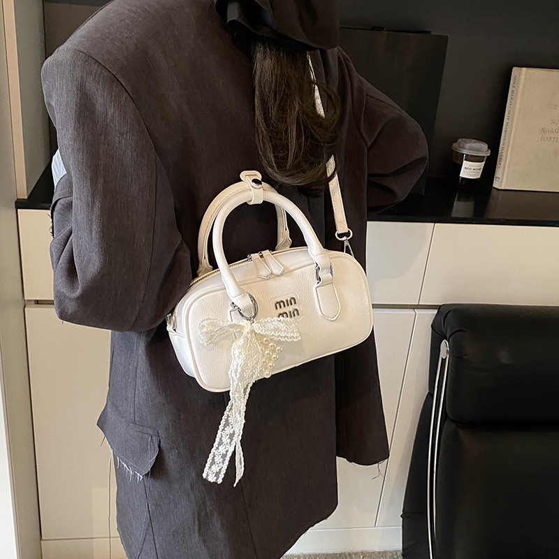 The Korean version of the Boston handbag is a new, niche, simple and casual single-shoulder bag for women in 2025. It is a high-end and trendy crossbody bag Specification drawing