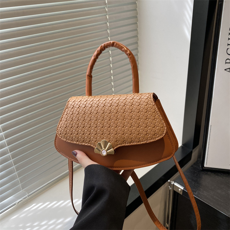 A simple, high-end and stylish new style for the summer of 2025, a versatile and fashionable single-shoulder crossbody small square bag for women full figure