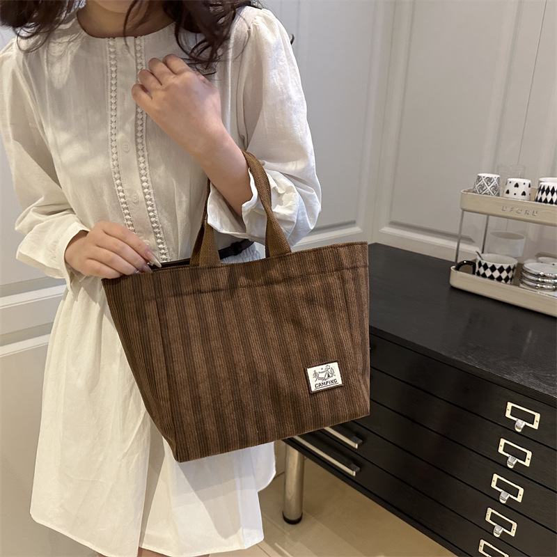 Portable handbag for work, a new style of fashionable single-shoulder bag for women in 2025, an Instagram single-shoulder bag for young students Specification drawing